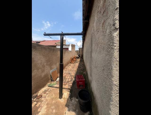 6 BEDROOM HOUSE FOR SALE IN TEMBISA CENTRAL